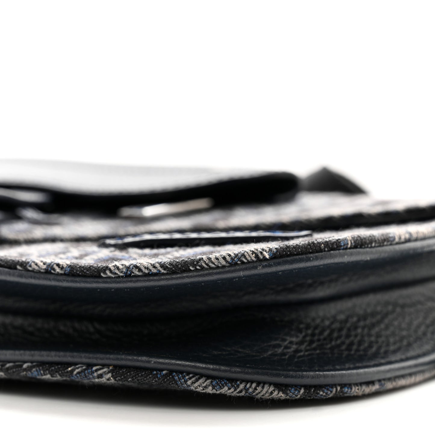 Oblique Saddle Messenger Pouch Blue Black