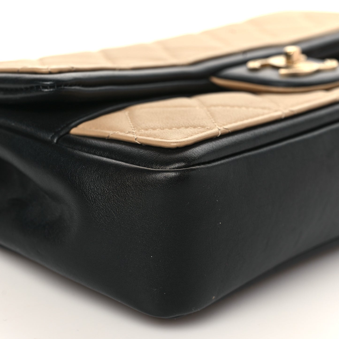 Calfskin Quilted Medium Graphic Flap Beige Black