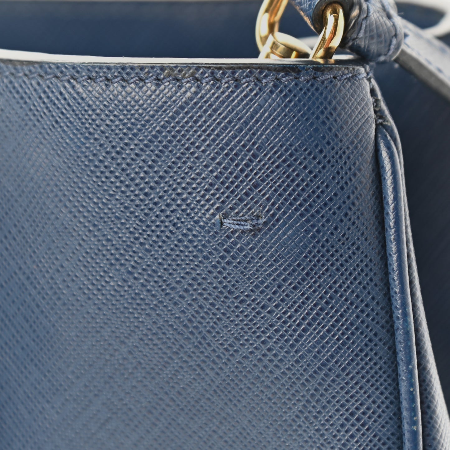 Saffiano Lux Medium Tote Bluette