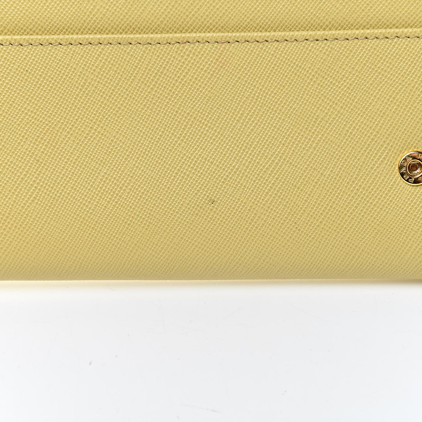 Saffiano Metal Oro Chain Wallet Polline