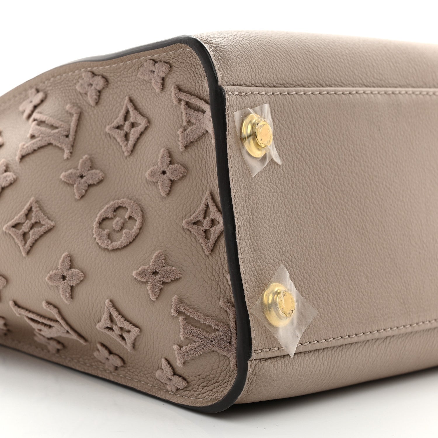 Louis Vuitton Calfskin Monogram Tufting On My Side Galet 8 of 10