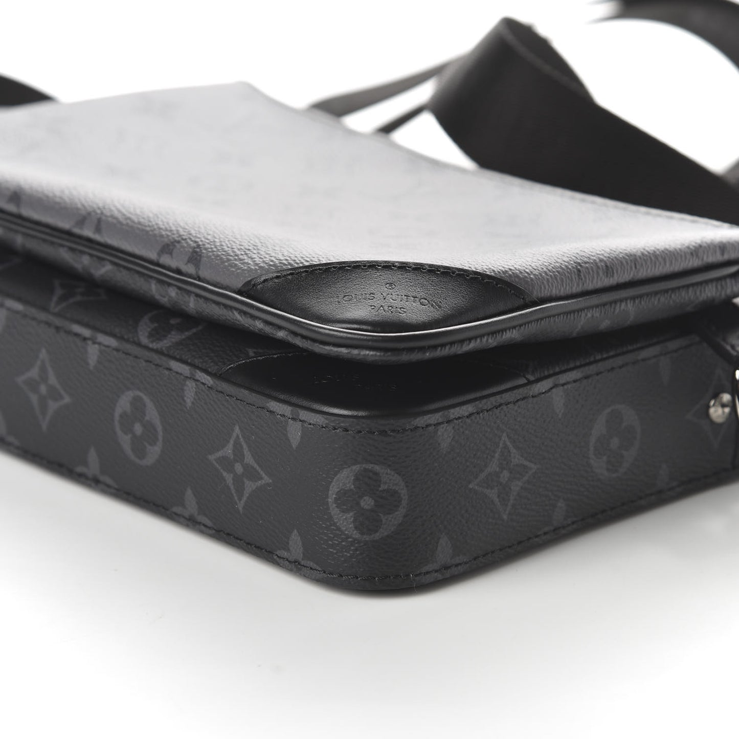 Reverse Monogram Eclipse Trio Messenger