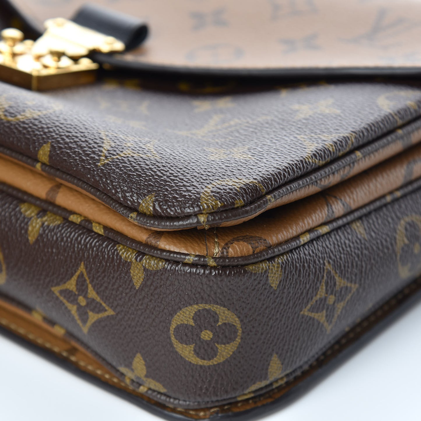 Reverse Monogram Pochette Metis