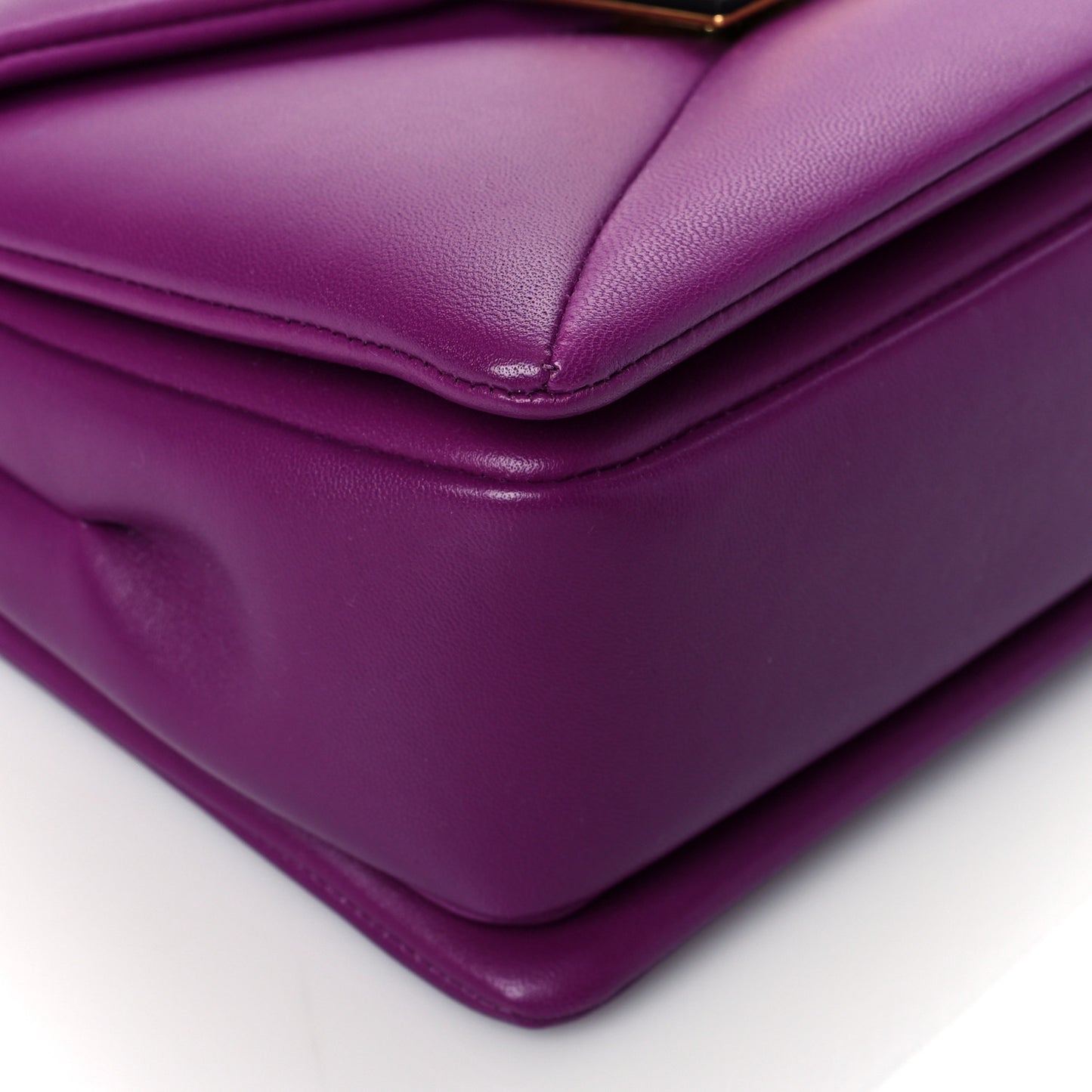 Nappa One Stud Chain Clutch Prune