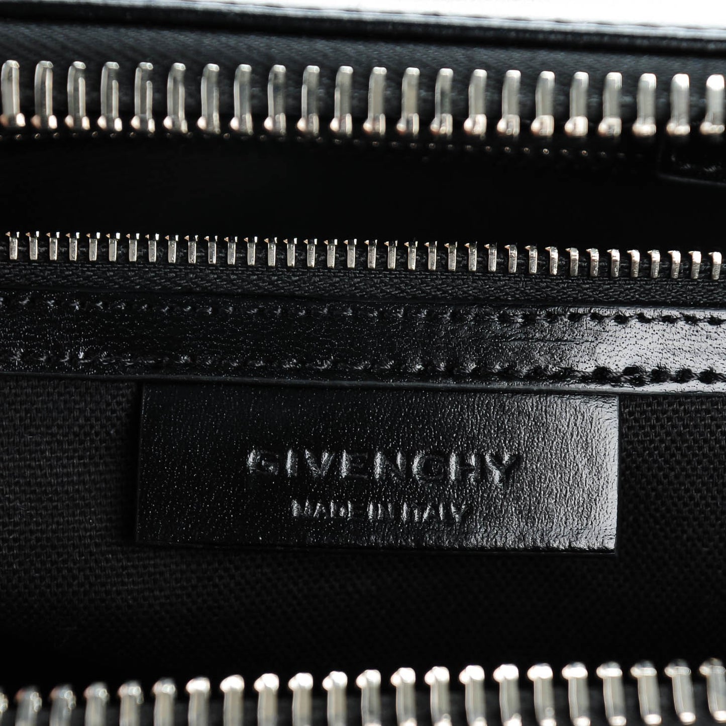 Shiny Lord Calfskin Medium Antigona Black