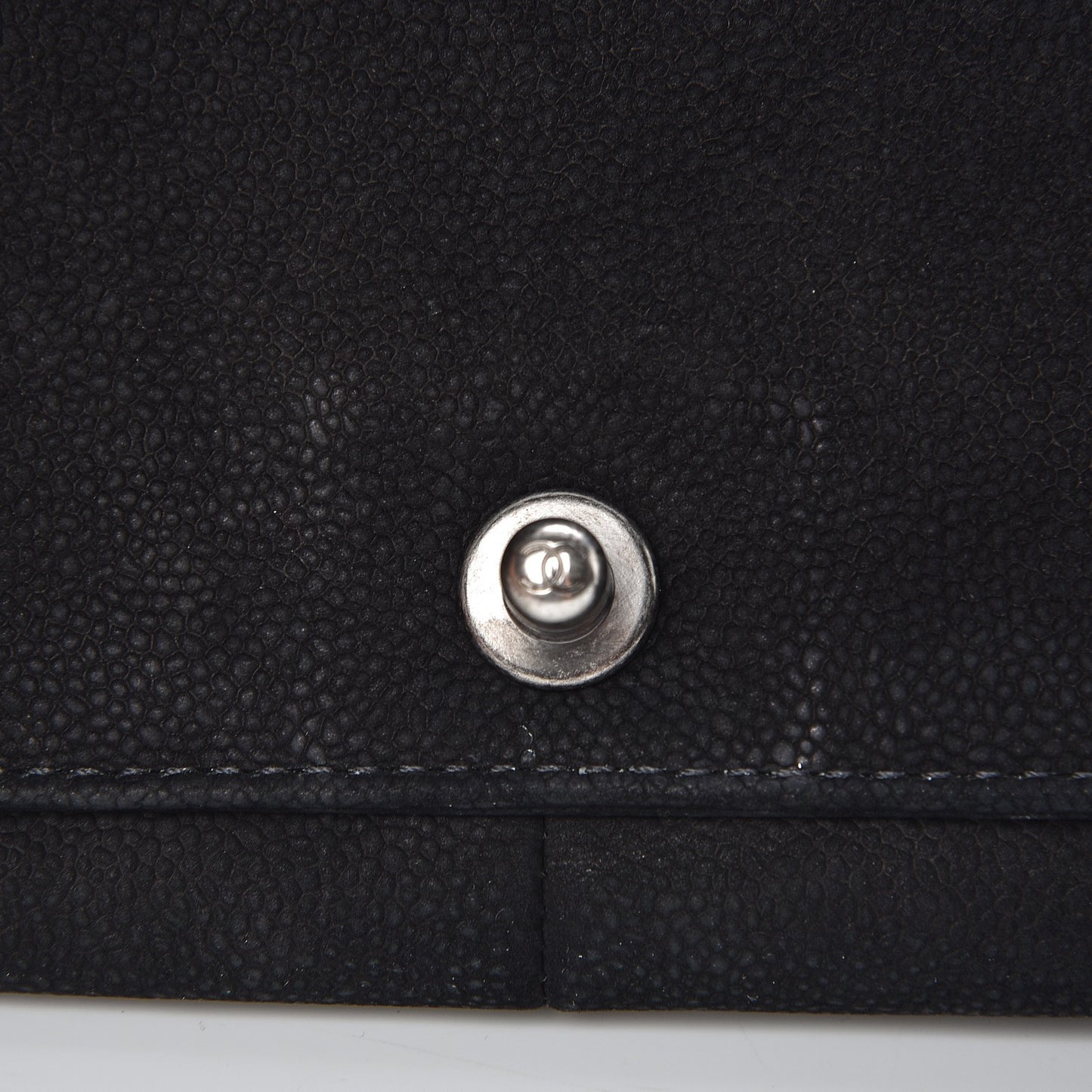 Iridescent Caviar Quilted Large Boy Flap Black