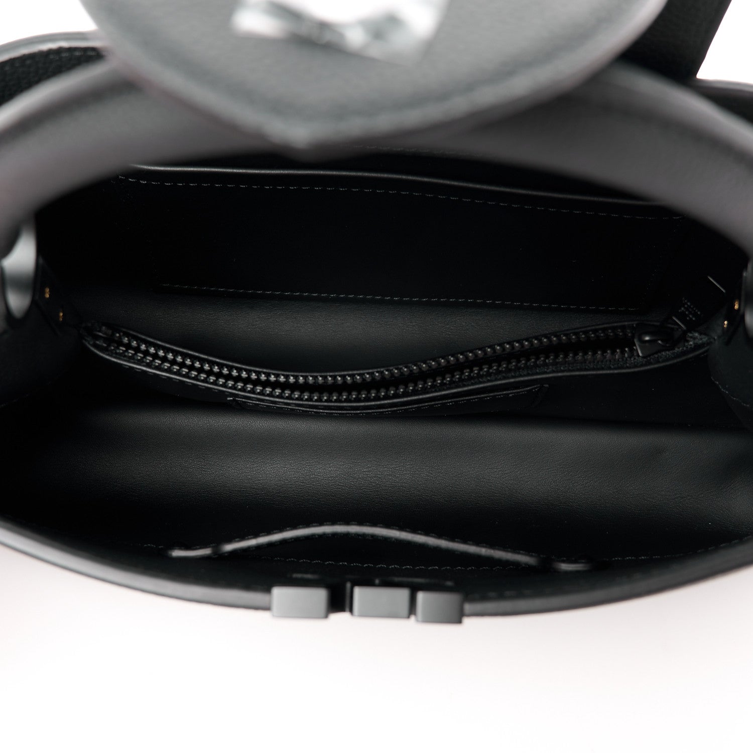 Louis Vuitton Taurillon Capucines East West MM Matte Black 5 of 9