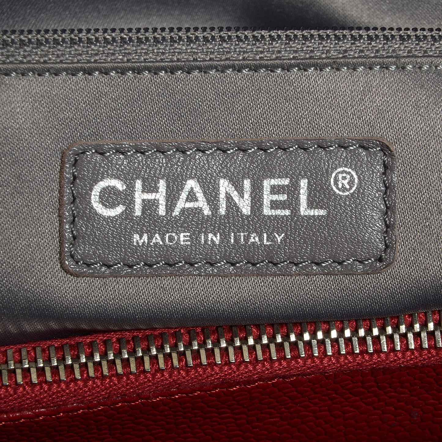 Caviar XL Grand Shopping Tote GST Red