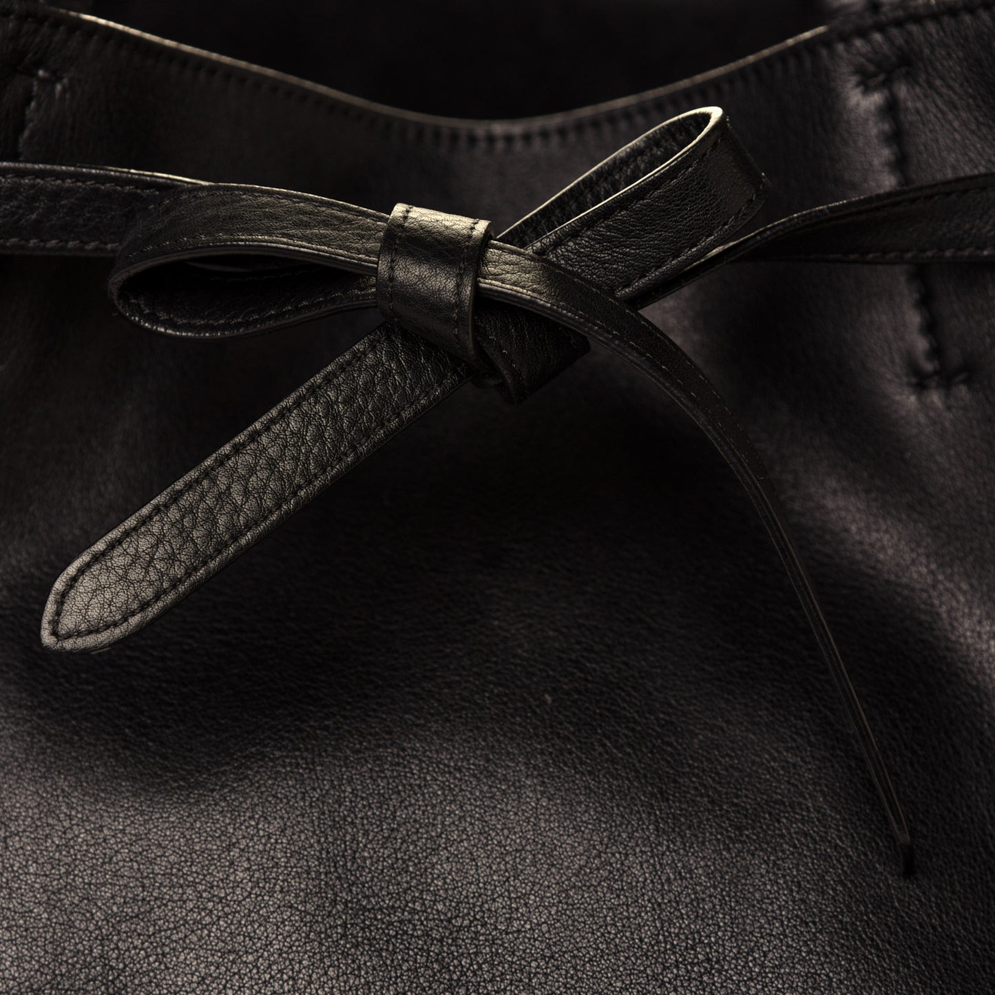 Soft Grained Calfskin Small Belt Cabas Phantom Black