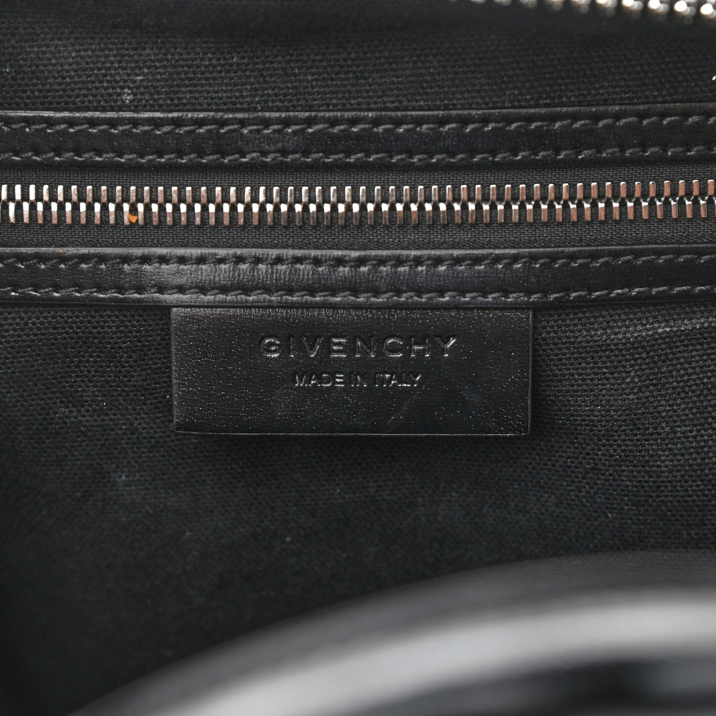 Shiny Lord Calfskin Medium Antigona Black