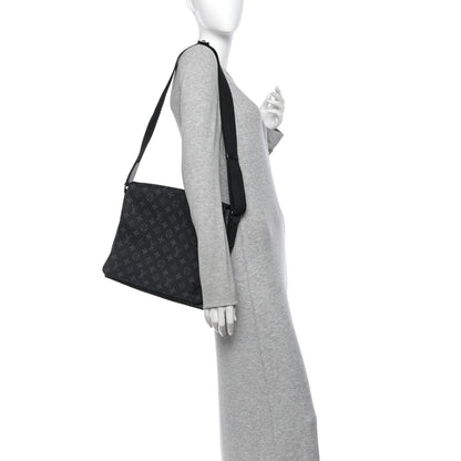 Louis Vuitton Monogram Eclipse District MM 2 of 9