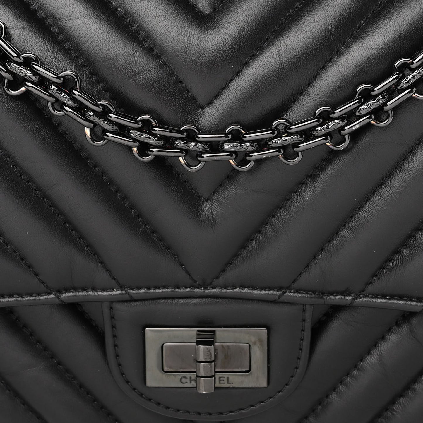 Aged Calfskin Chevron Quilted 2.55 Reissue 225 Flap So Black