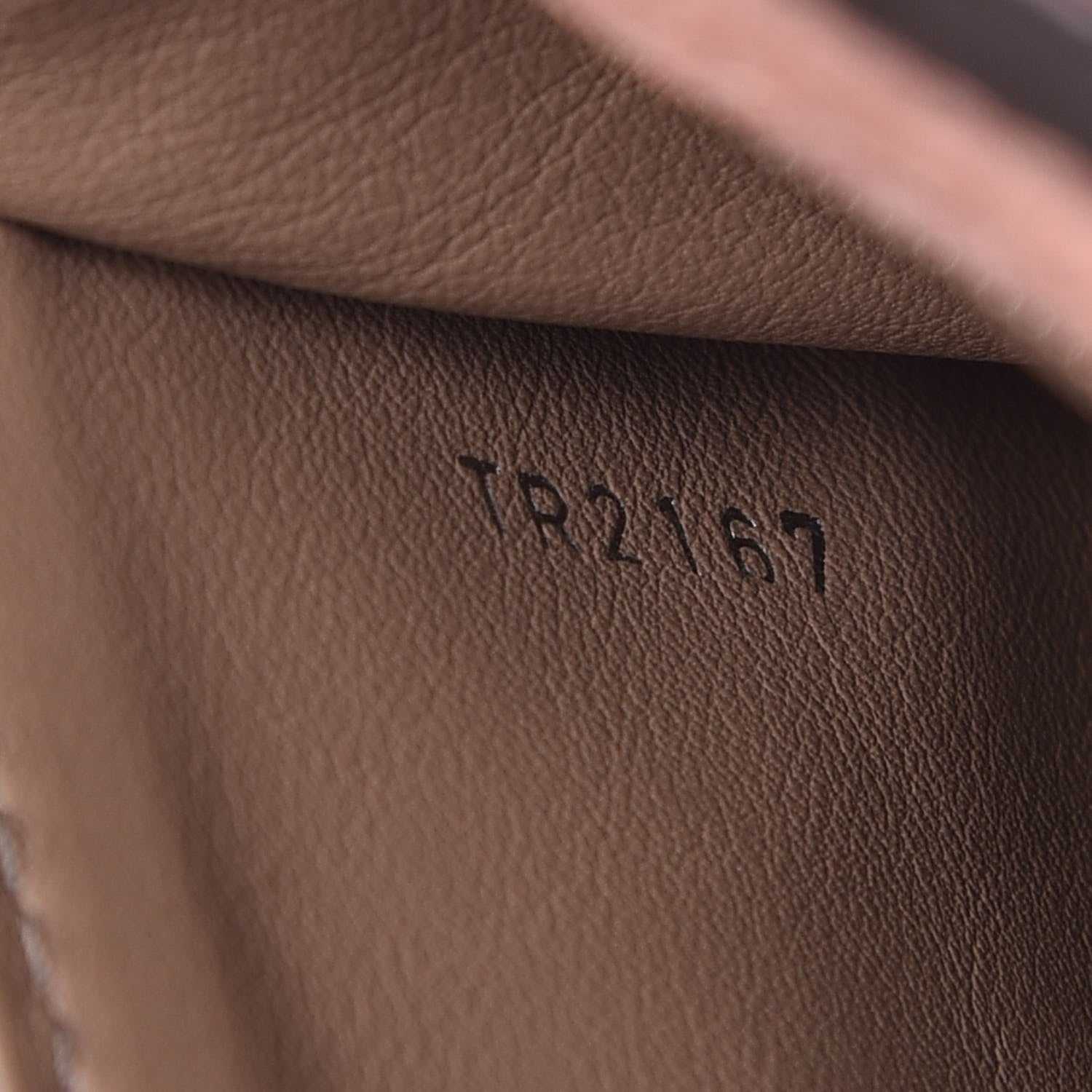 Louis Vuitton Taurillon Capucines PM Magnolia 8 of 9