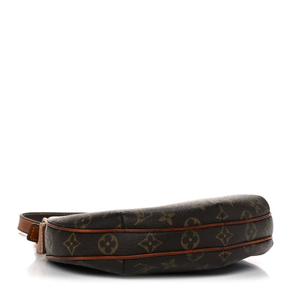 Louis Vuitton Monogram Croissant PM 3 of 19