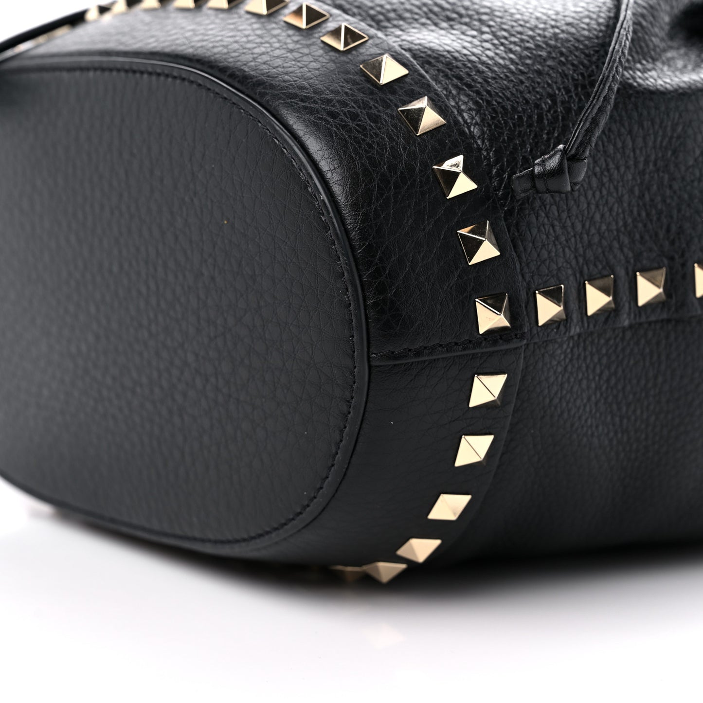 Pebbled Calfskin Small Rockstud Bucket Bag Black