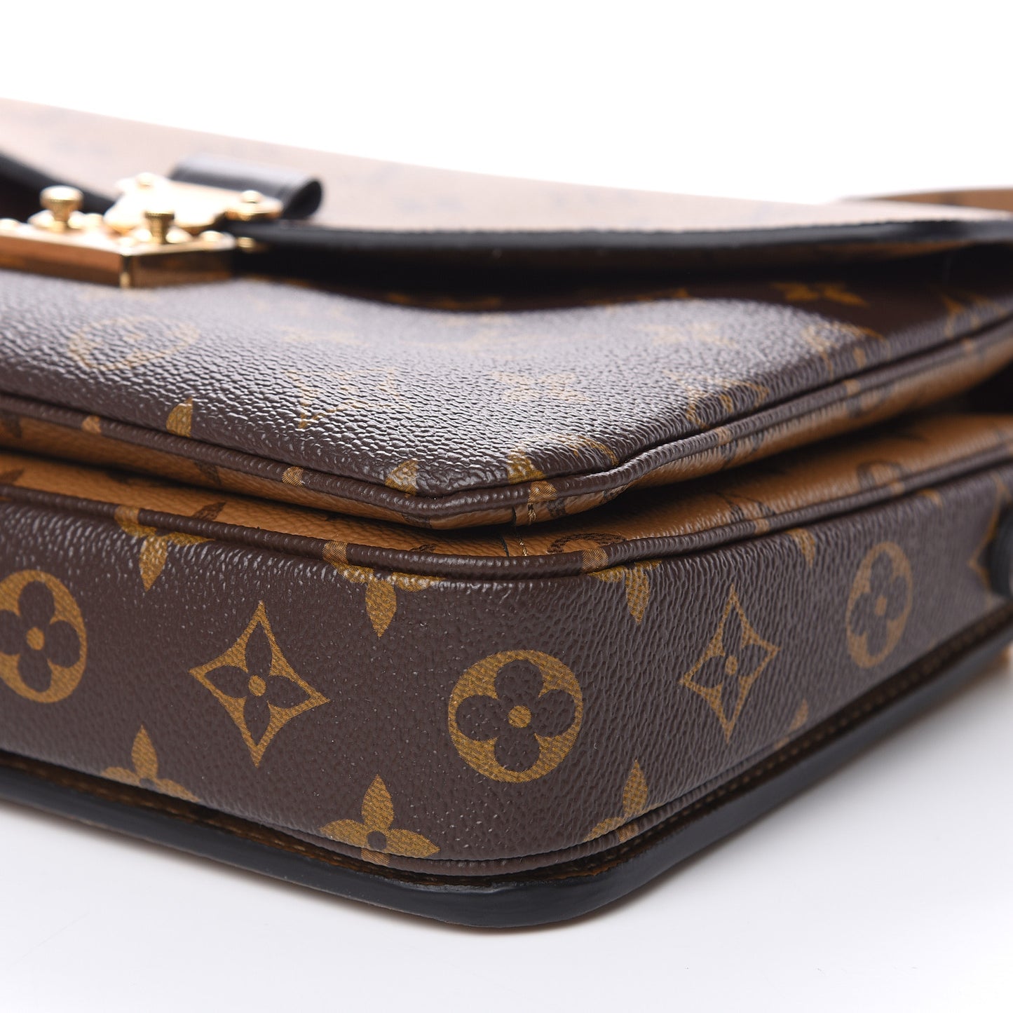 Reverse Monogram Pochette Metis