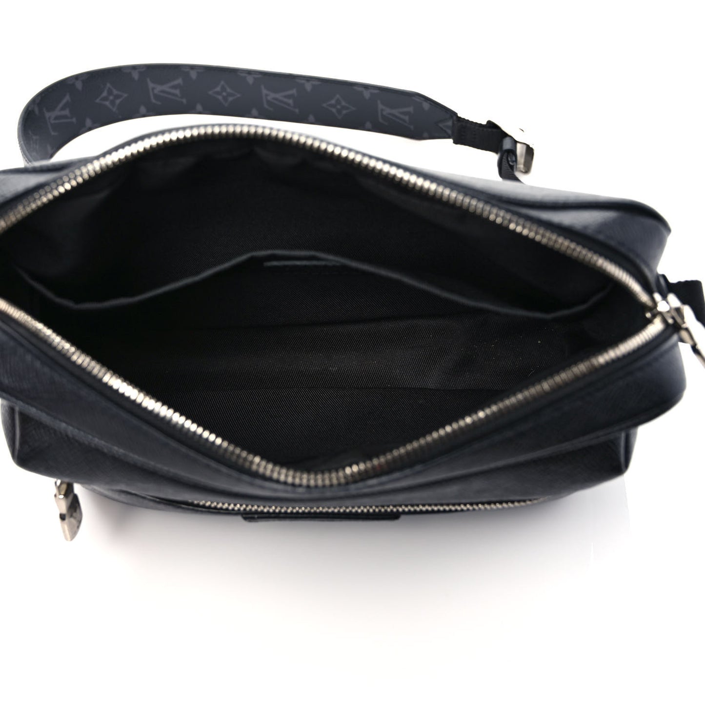 Taiga Monogram Eclipse Outdoor Messenger Black