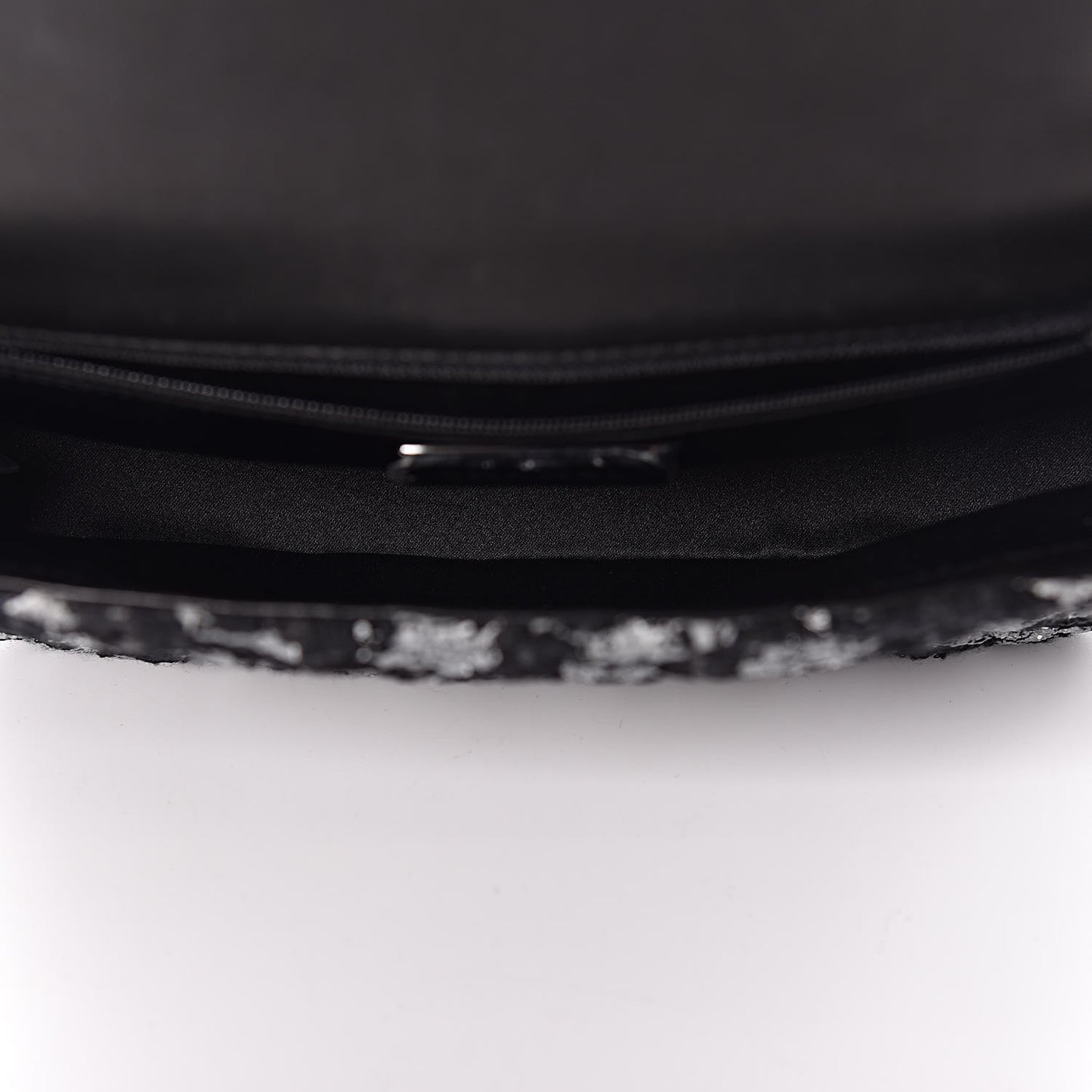 Tweed Westminster Pearl Flap Black