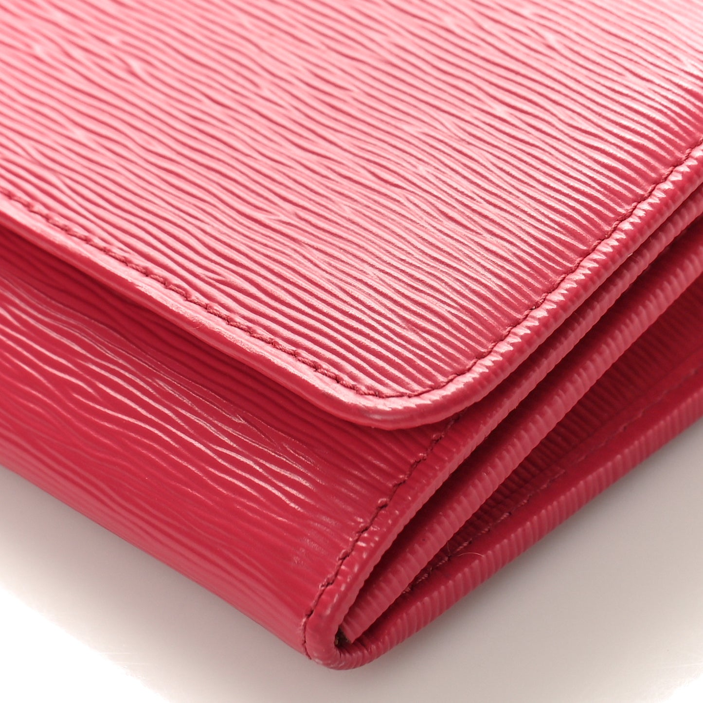 Vitello Move Metal Oro Chain Wallet Peonia