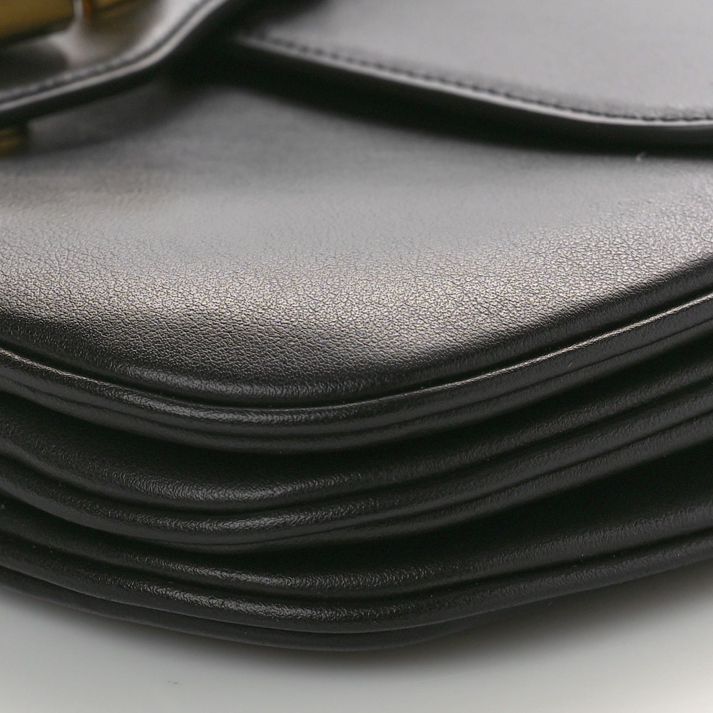 Smooth Calfskin Medium Tabou Black