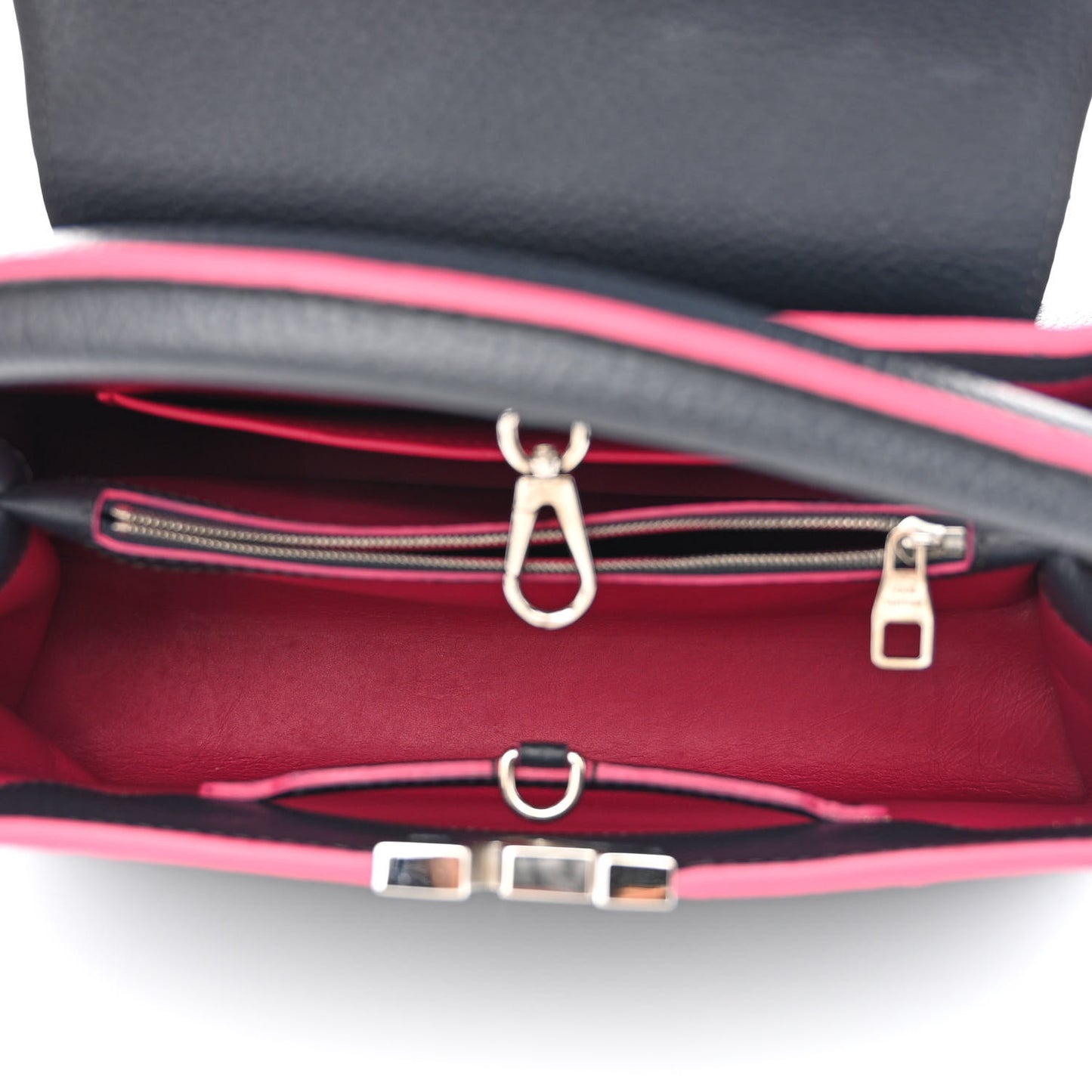Taurillon Capucines MM Black Fuchsia