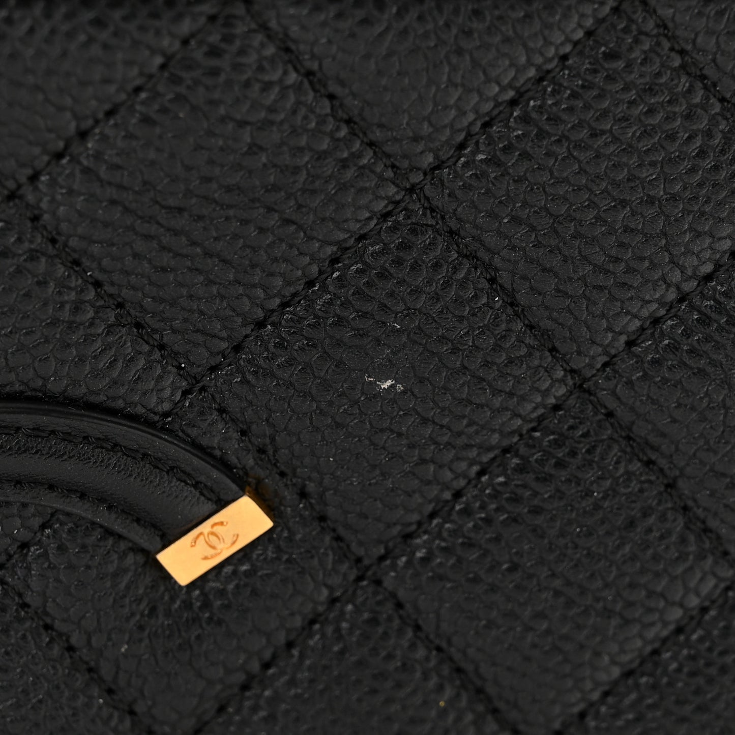 Caviar Quilted Medium CC Filigree Vanity Case Black