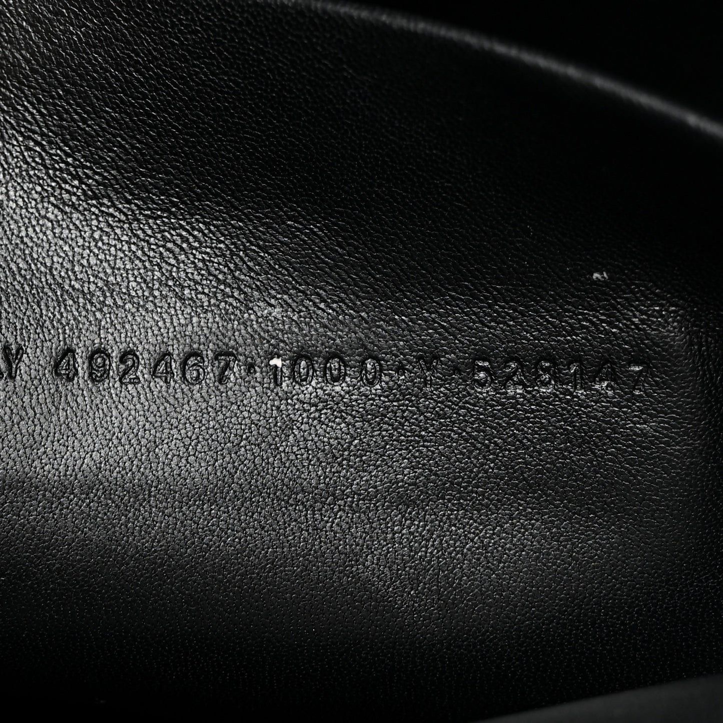 Calfskin Logo Medium Everyday Pouch Black