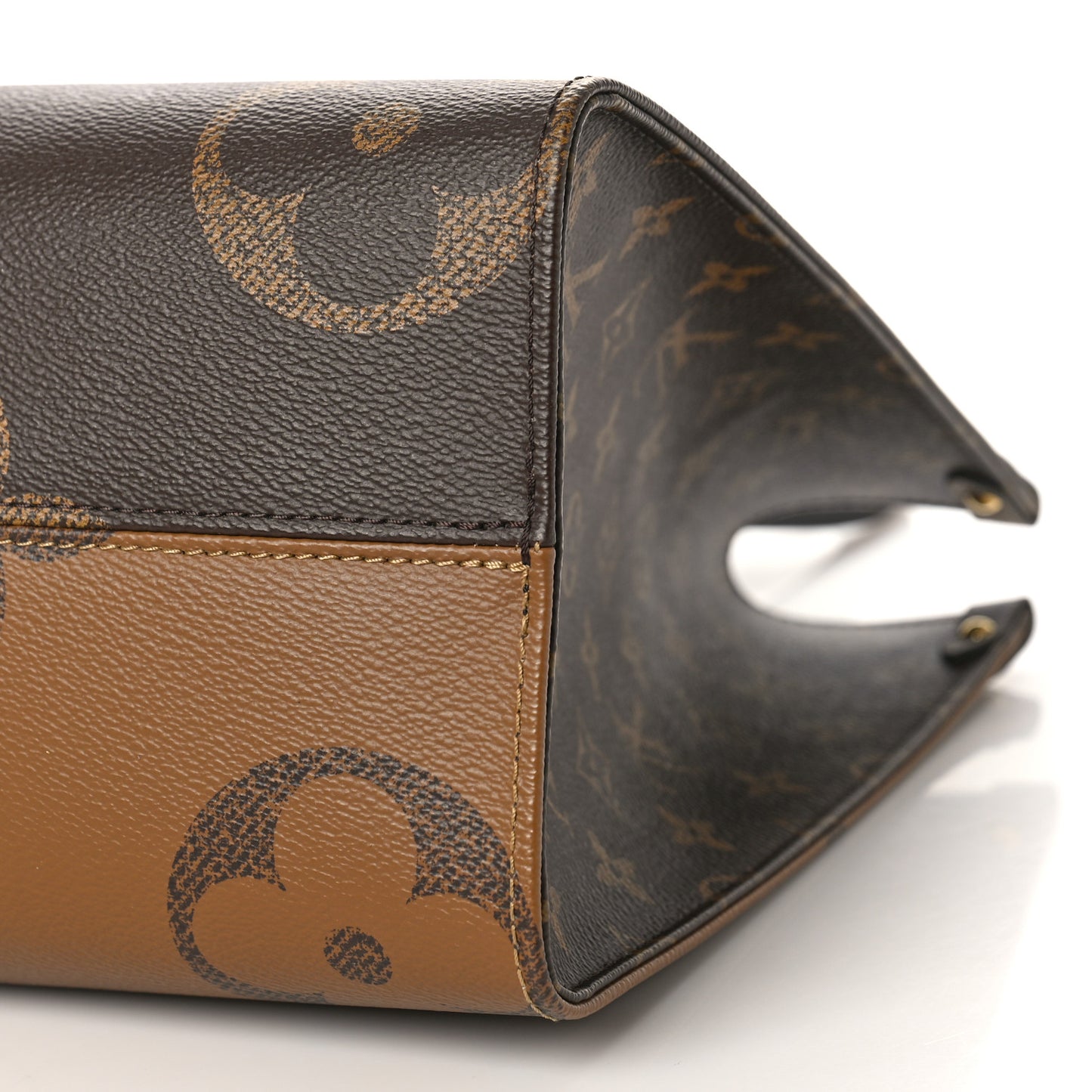 Reverse Monogram Giant Onthego MM