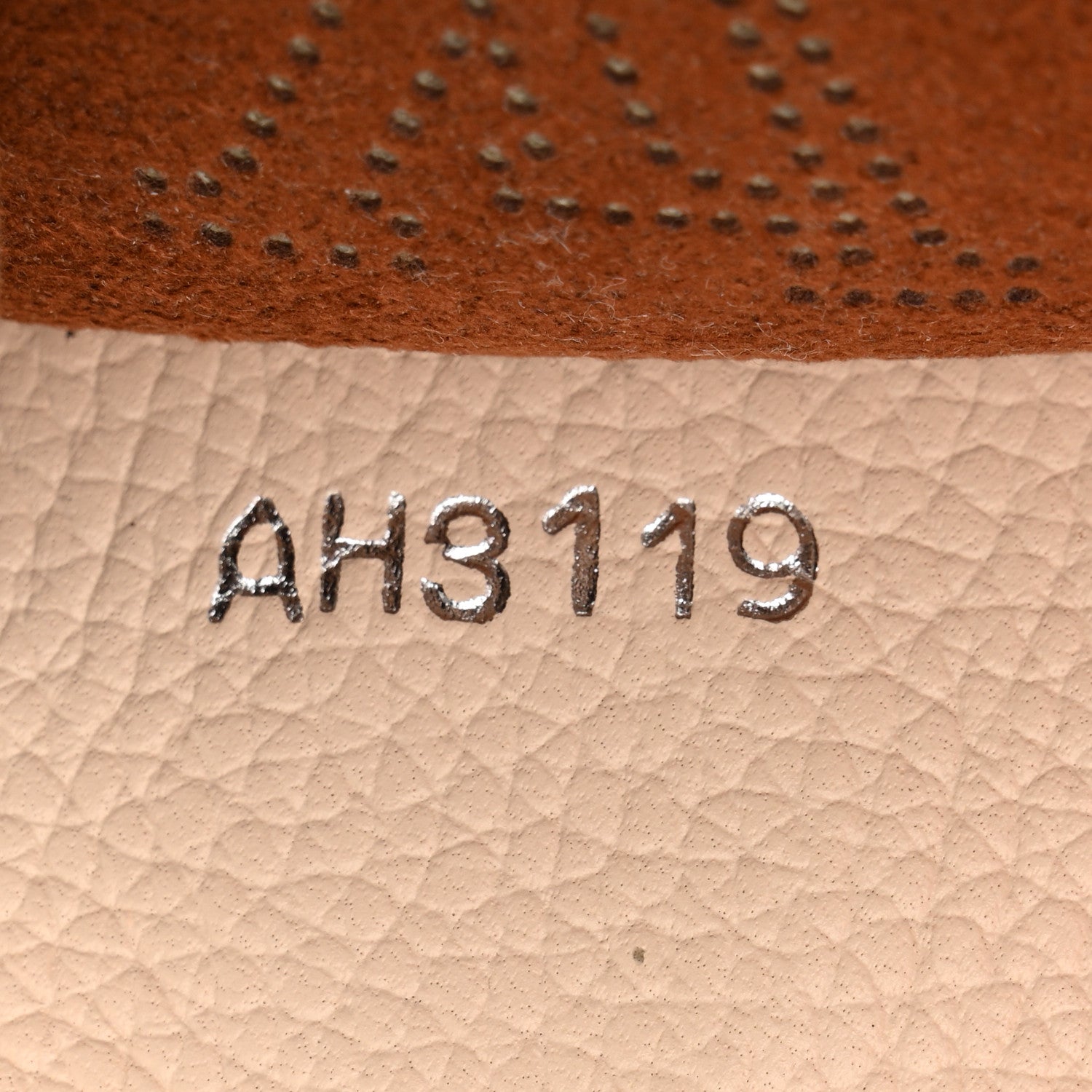 Louis Vuitton Mahina Carmel Hobo Creme 7 of 12
