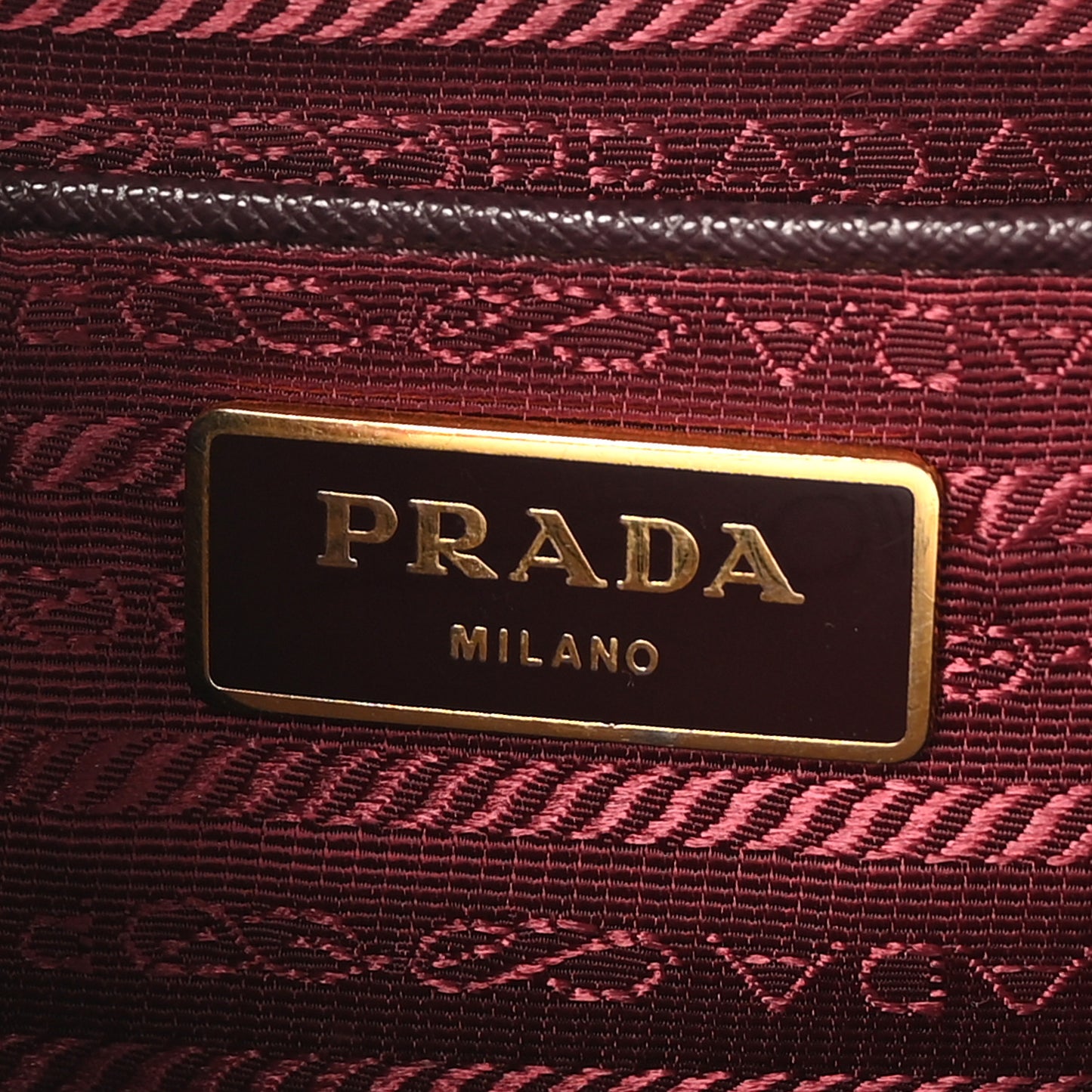 Saffiano Lux Medium Galleria Double Zip Tote Bordeaux