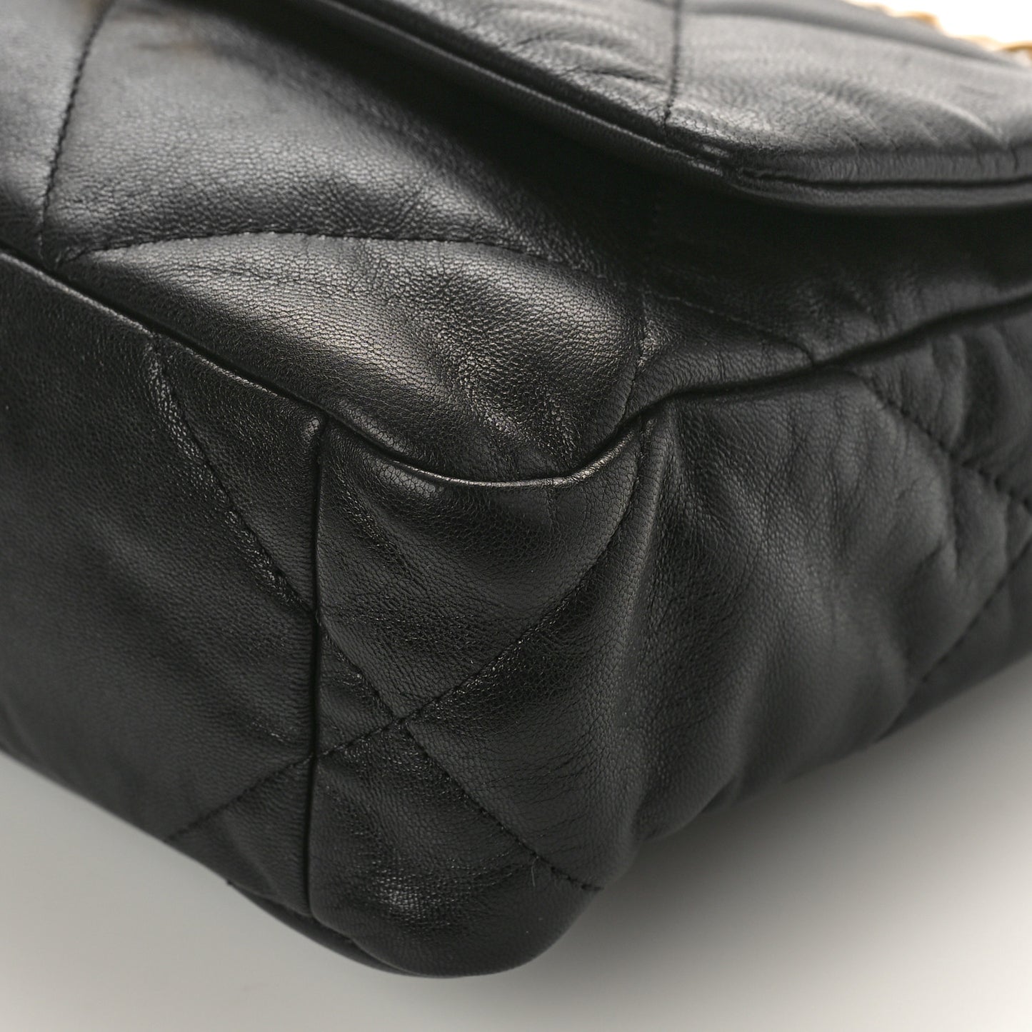 Lambskin Quilted Medium Chanel 19 Flap Black