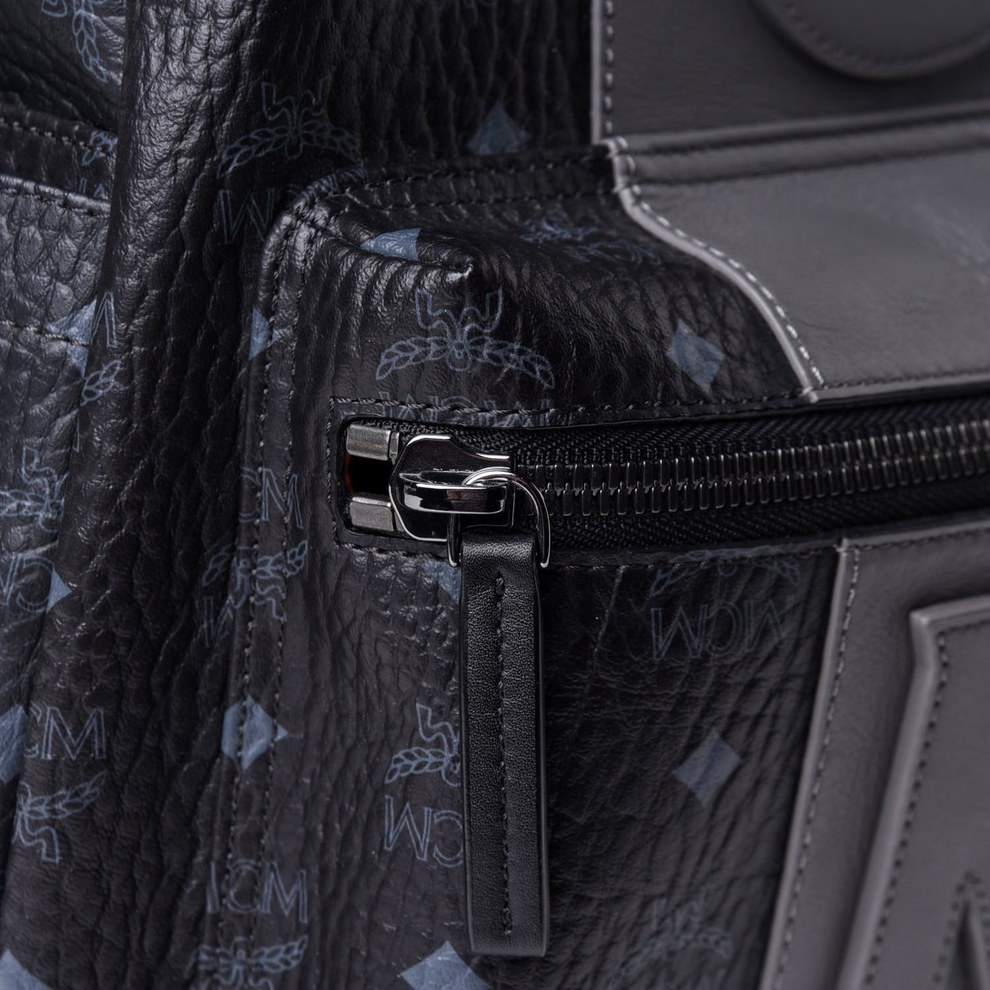 Visetos Medium Stark Logo Stripe Backpack Black