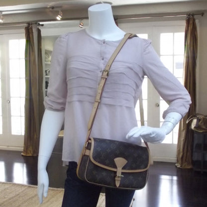 Louis Vuitton Monogram Sologne 2 of 9