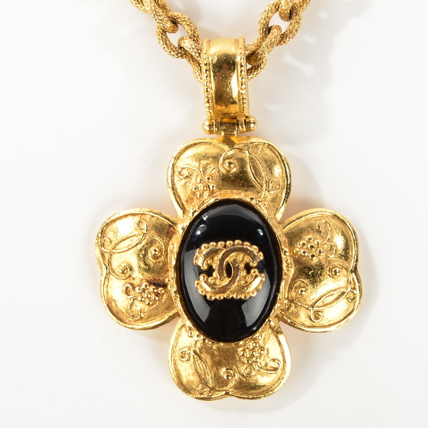 Resin CC Clover Necklace Gold