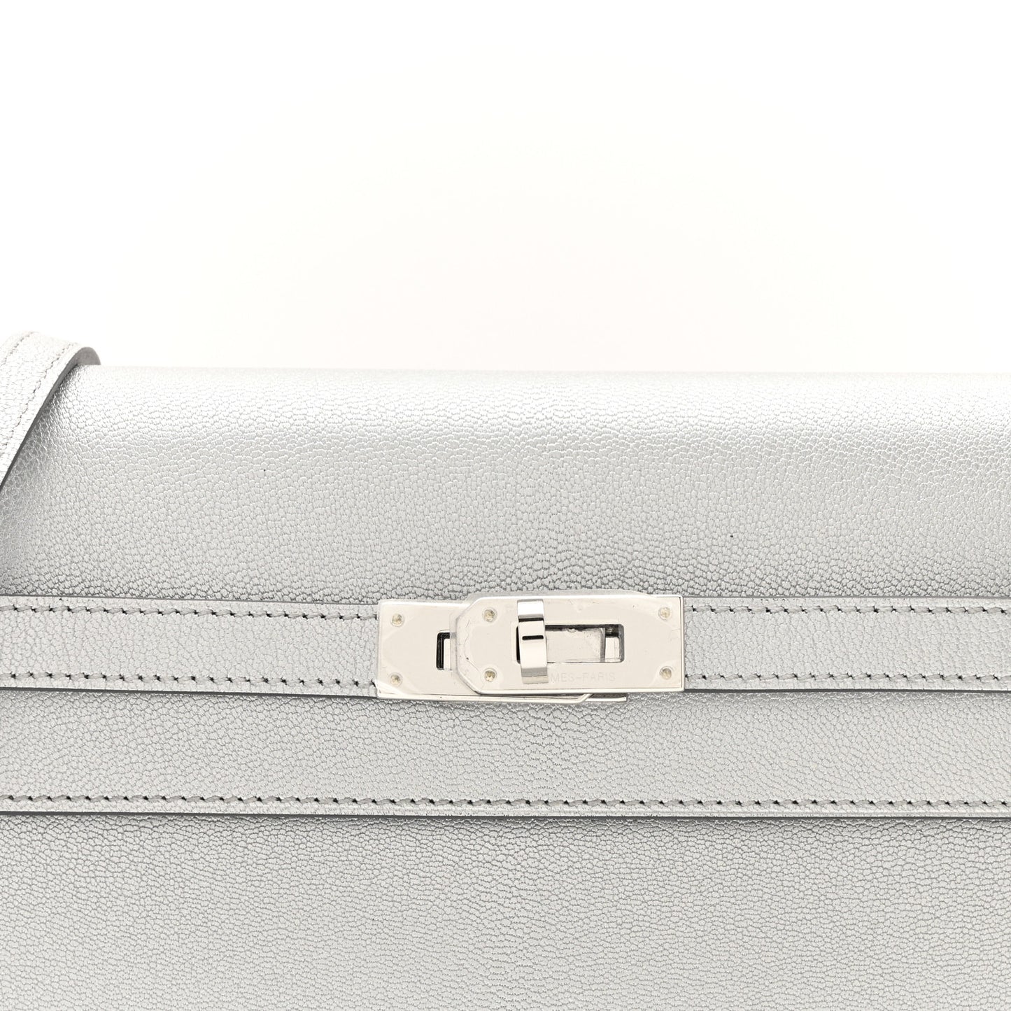 Metallic Chevre Chamkilight Kelly Wallet To Go Argent