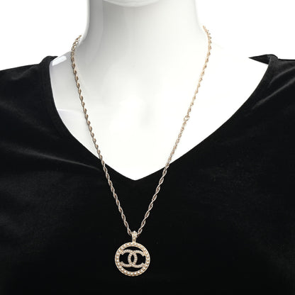 Chanel Pearl CC Round Pendant Necklace Gold 2 of 4