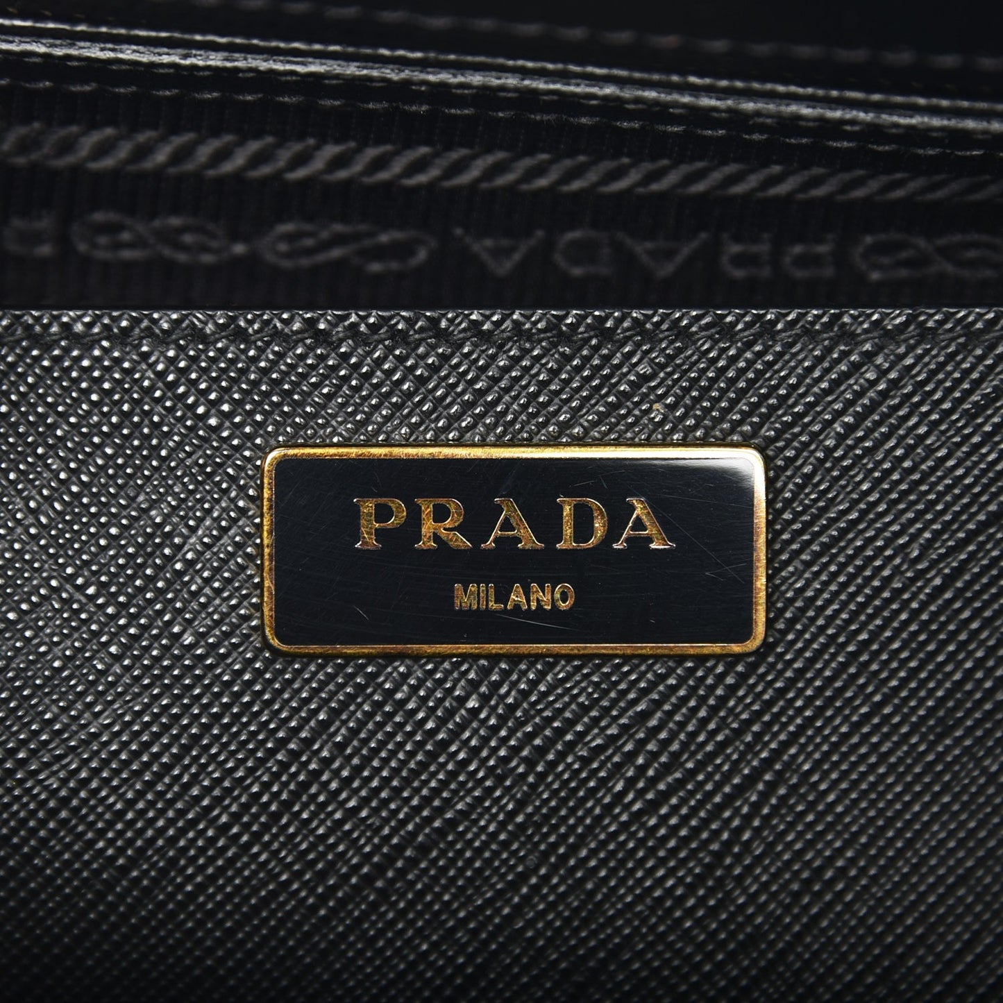 Saffiano Medium Galleria Double Zip Tote Black