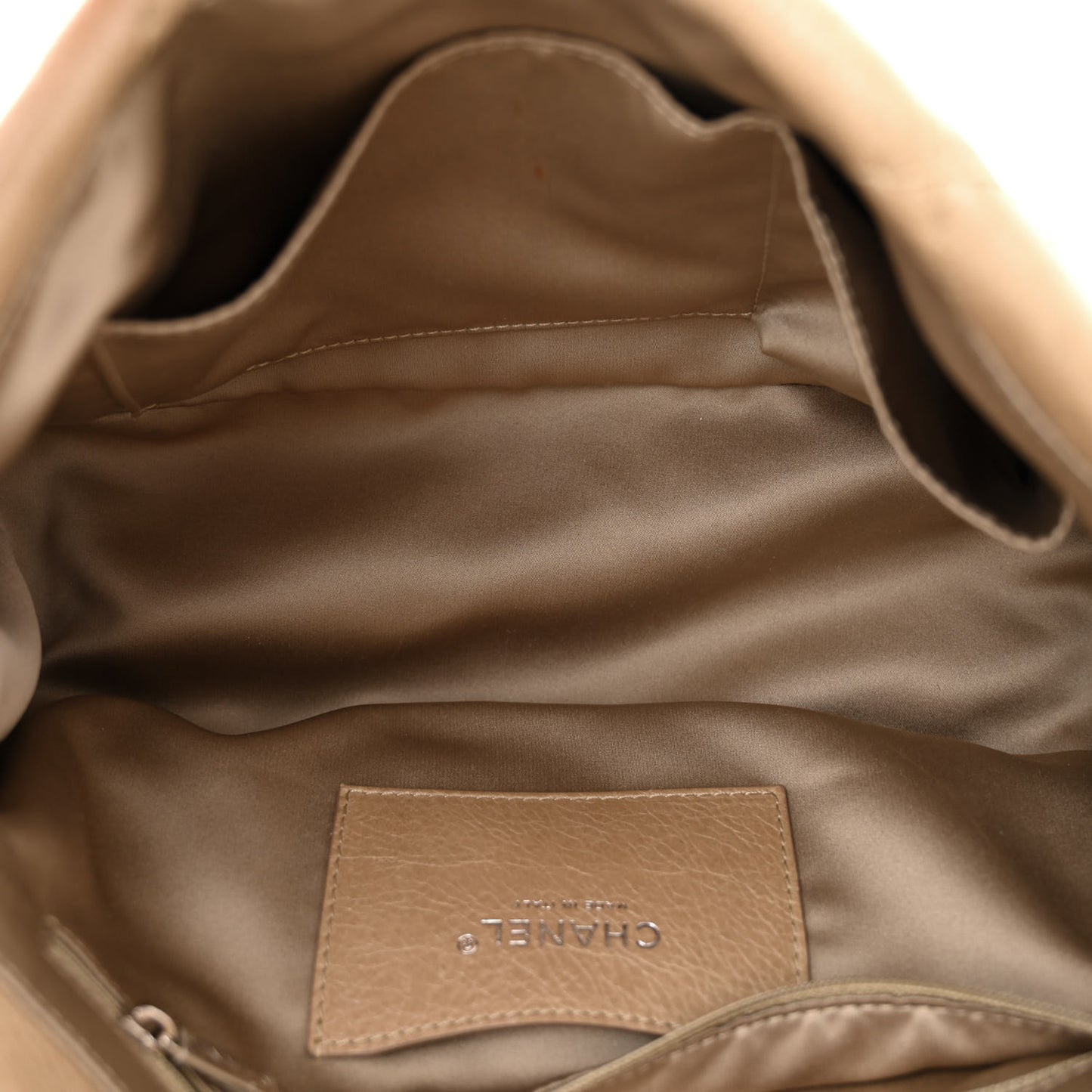 Glazed Calfskin Stitched On The Road Flap Dark Beige