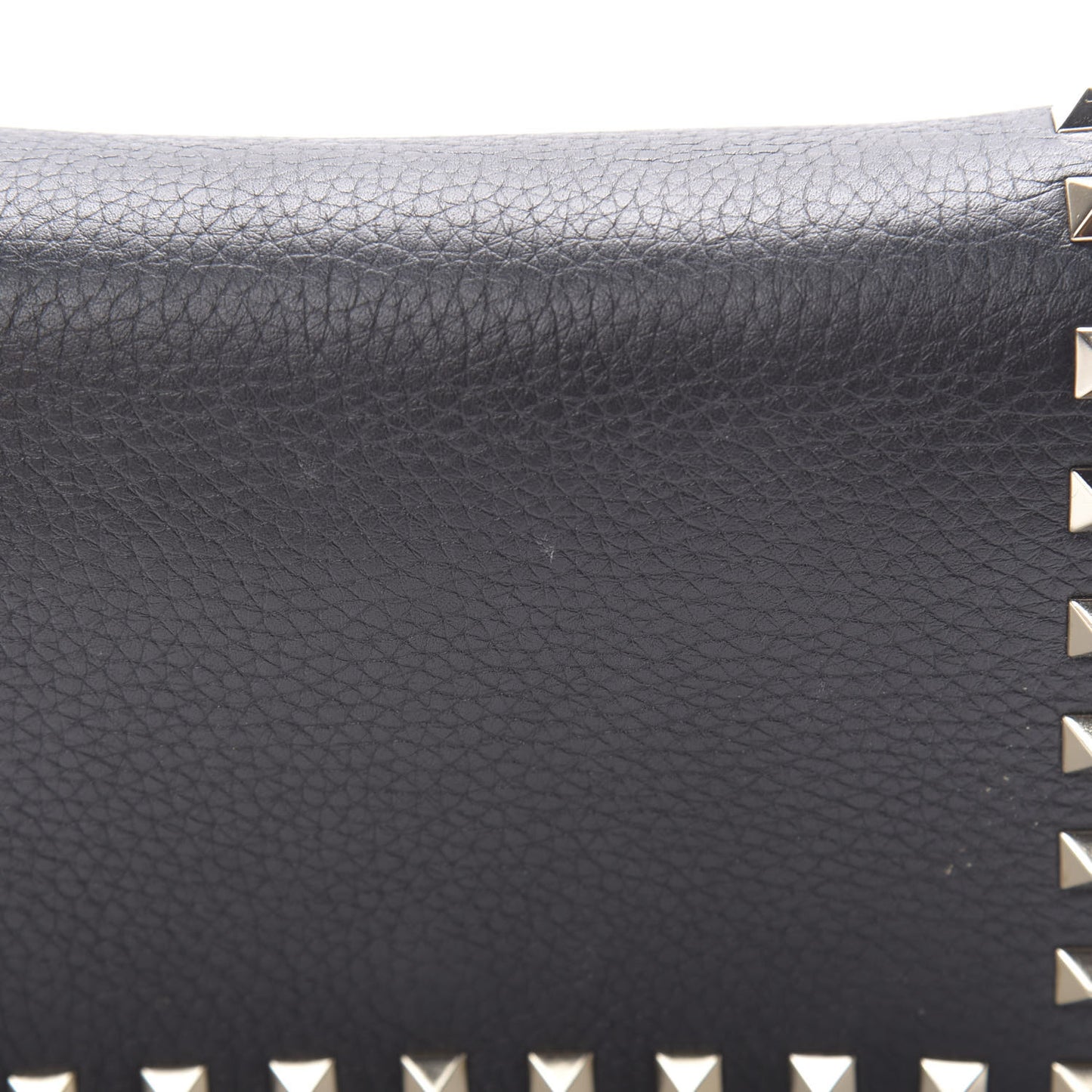 Pebbled Calfskin Rockstud Wallet on Chain Black