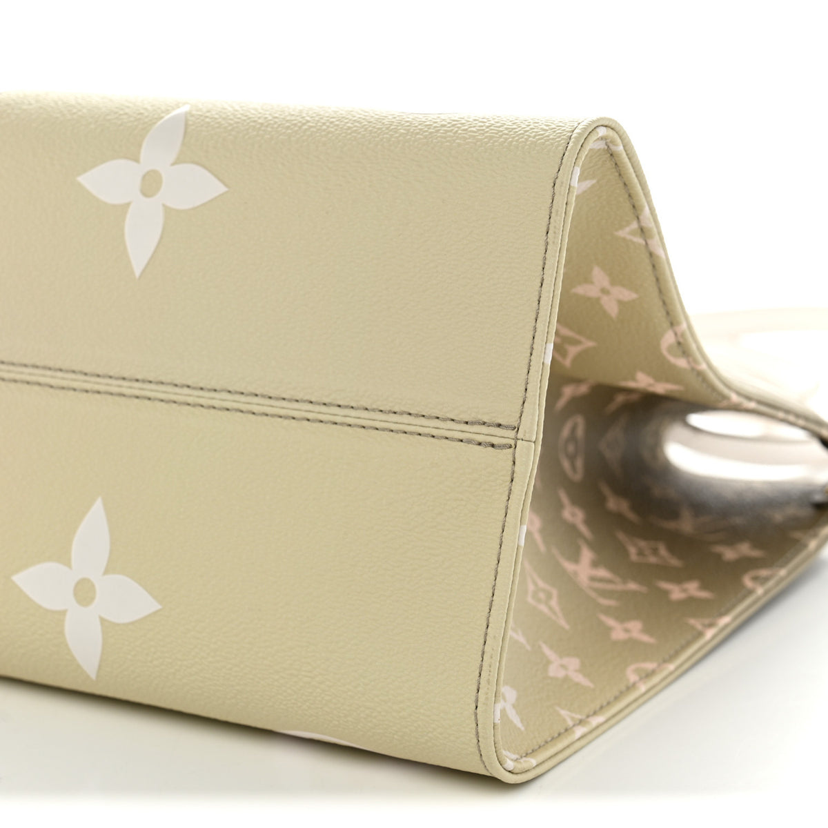 Louis Vuitton Monogram Giant Spring In The City OntheGo MM Sunset Kaki 9 of 9