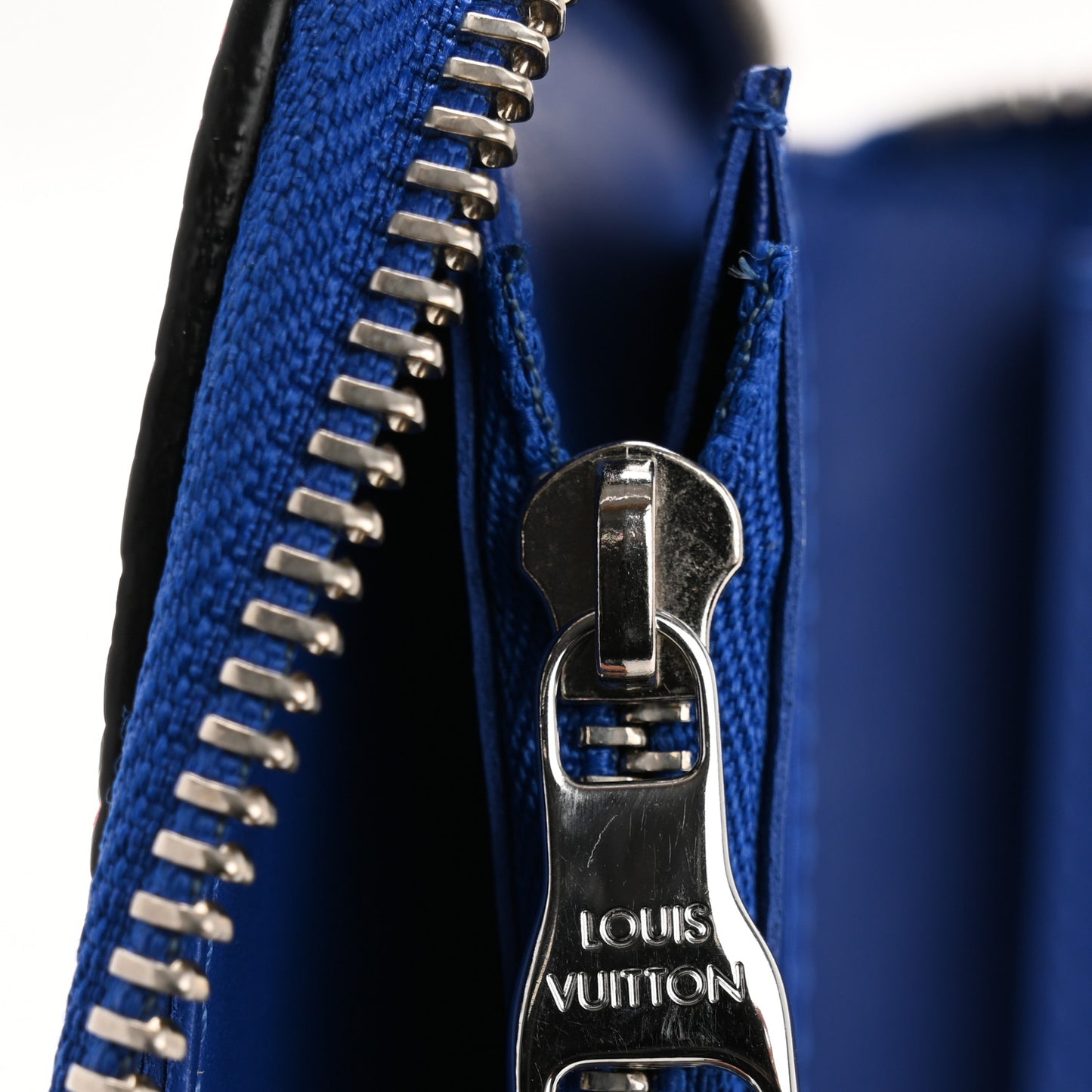 Taurillon Illusion Zippy Vertical Wallet Bleu Rose