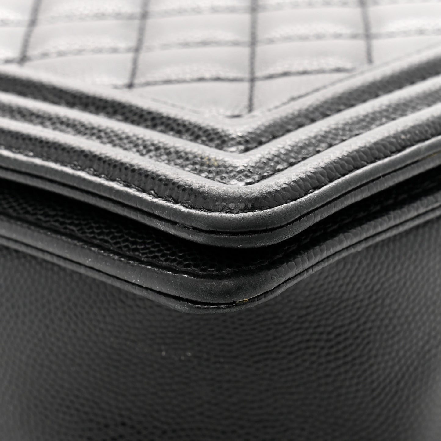 Caviar Quilted New Medium Boy Flap Black