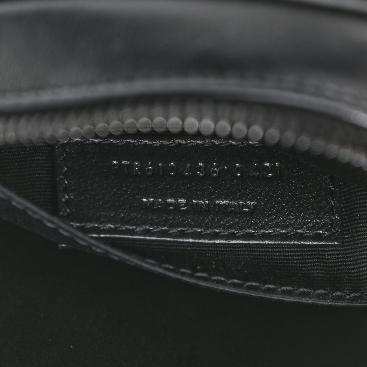 Calfskin Matelasse Chevron Round Vinyle Camera Bag Black