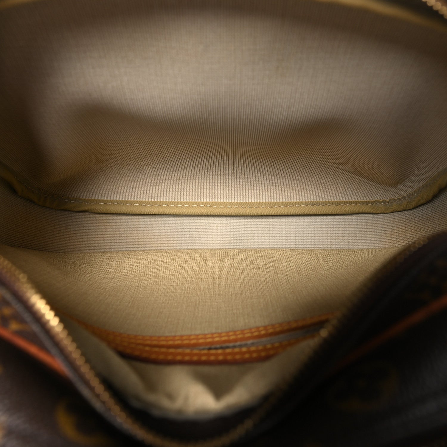 Louis Vuitton Monogram Reporter PM 5 of 10