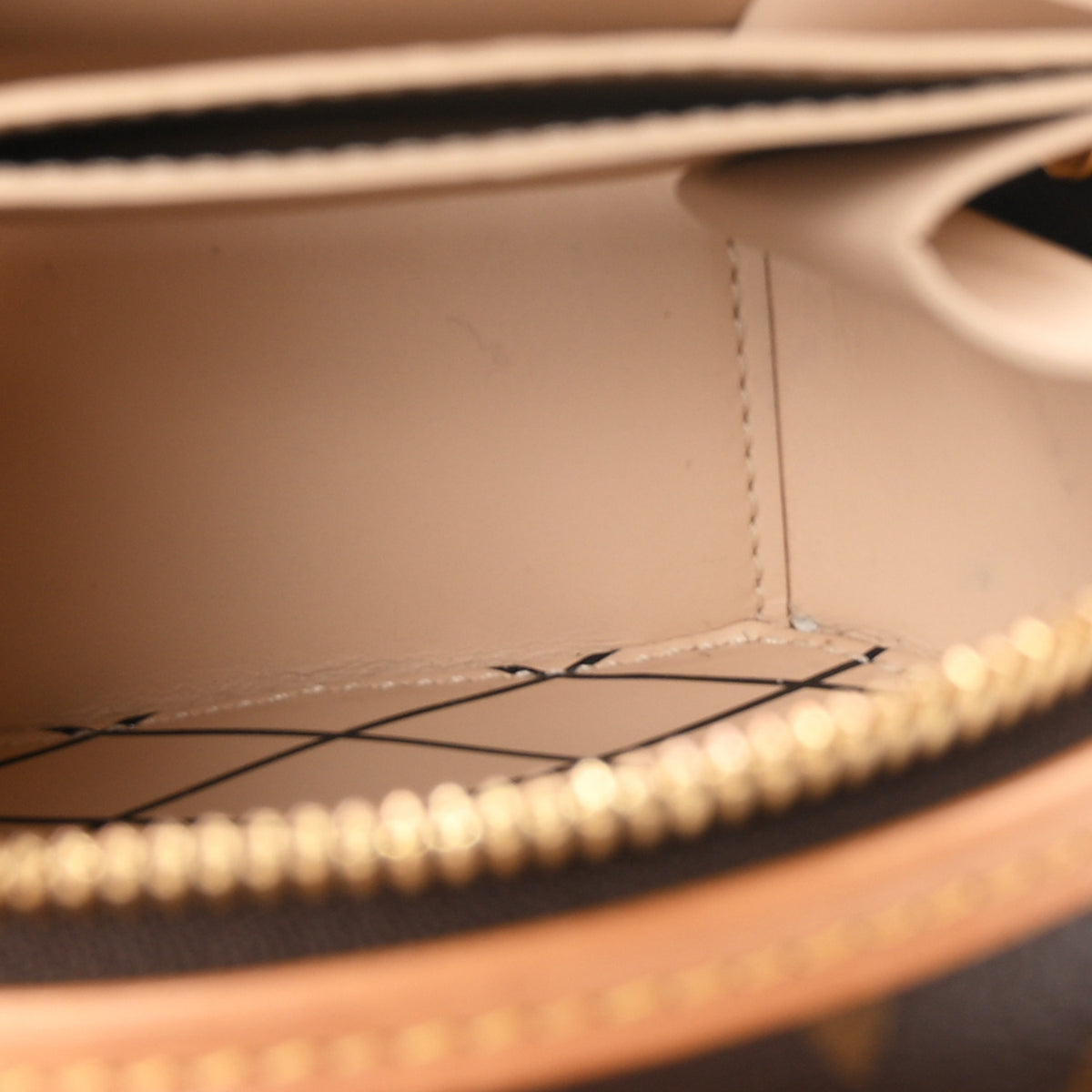 Monogram Mini Boite Chapeau