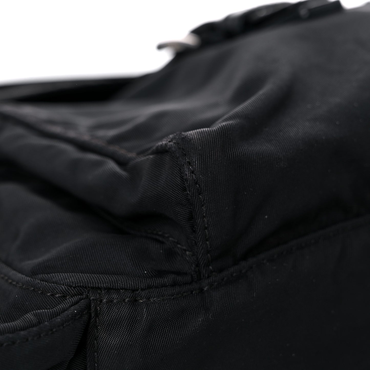 Nylon Vela Messenger Black