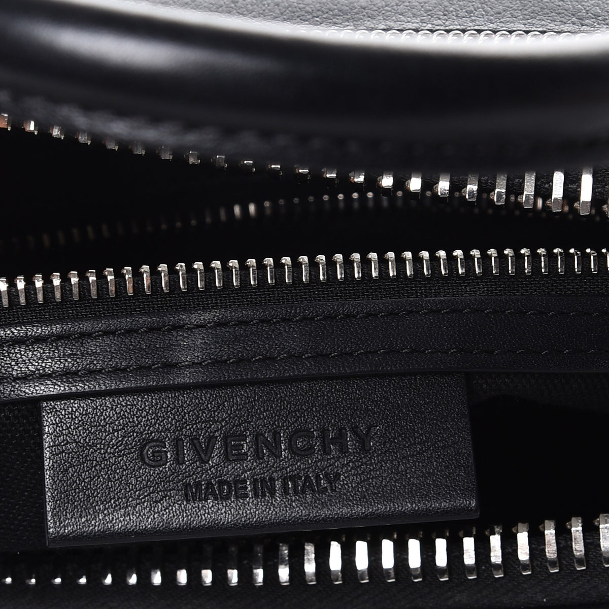 Buffed Calfskin Small Chain Antigona Black