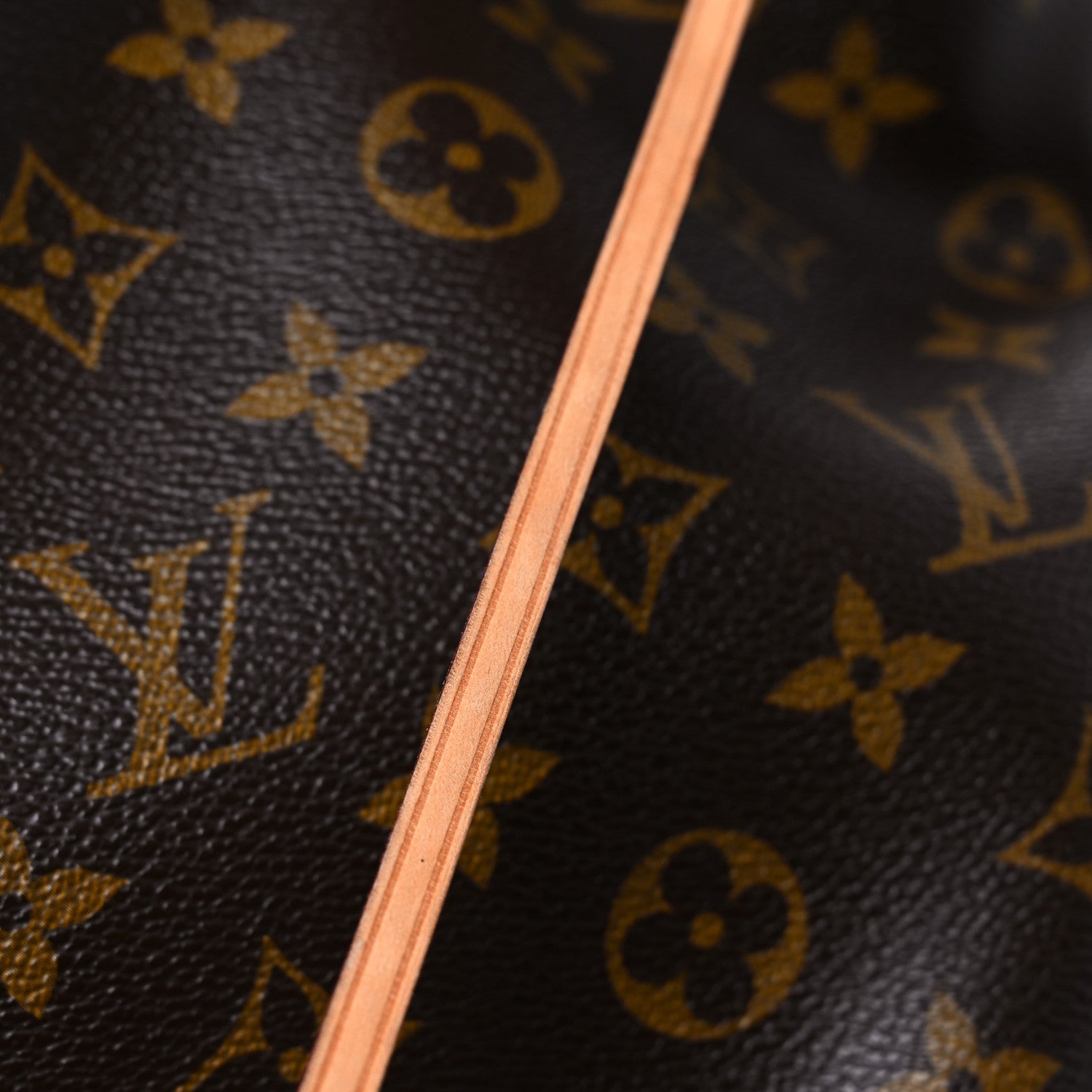Louis Vuitton Monogram Artsy MM 15 of 16