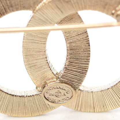 Chanel Pearl CC Brooch Gold 4 of 6