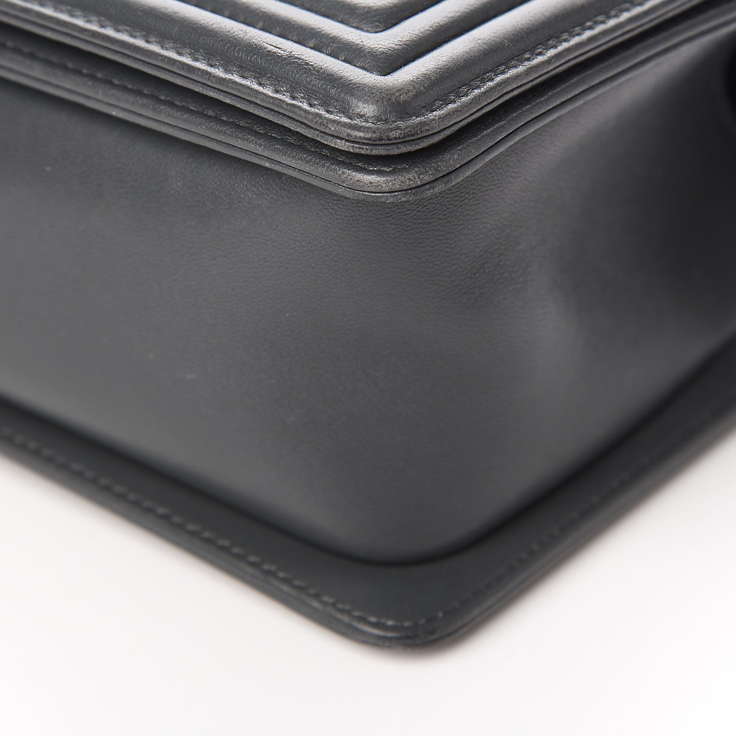 Lambskin Quilted Medium Boy Flap Dark Grey